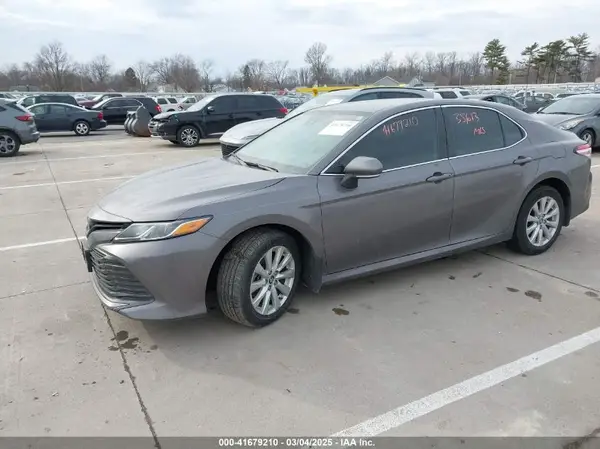 4T1B11HK7KU759723 2019 TOYOTA CAMRY - Image 2