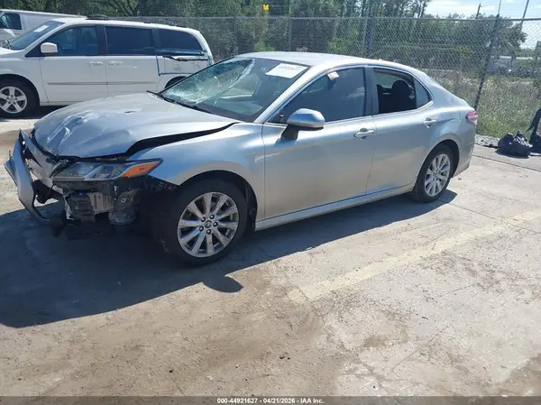 4T1B11HK7KU765862 2019 TOYOTA CAMRY - Image 2