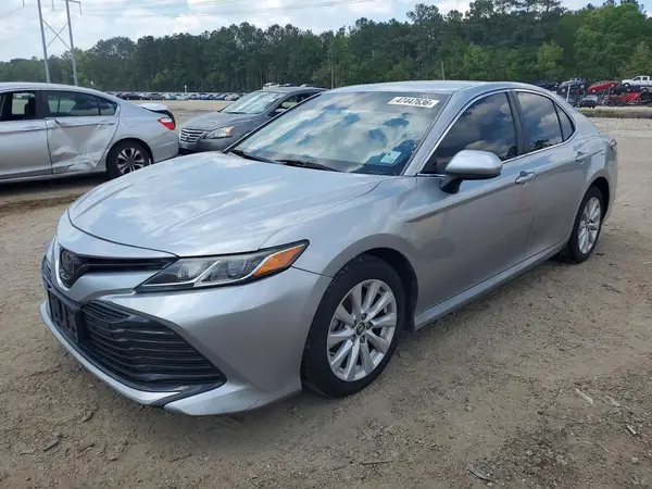 4T1B11HK7KU769877 2019 TOYOTA CAMRY - Image 1