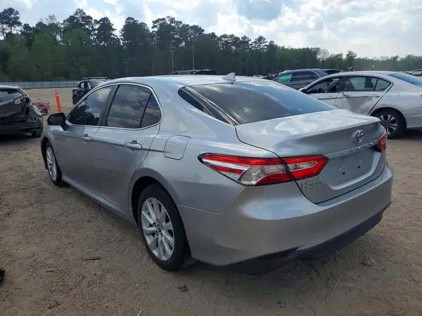 4T1B11HK7KU769877 2019 TOYOTA CAMRY - Image 2