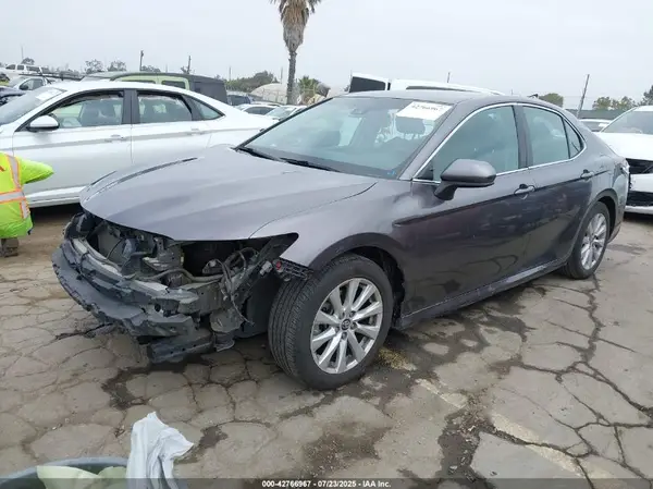 4T1B11HK7KU772827 2019 TOYOTA CAMRY - Image 2