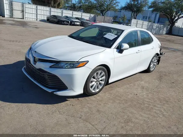 4T1B11HK7KU775209 2019 TOYOTA CAMRY - Image 2