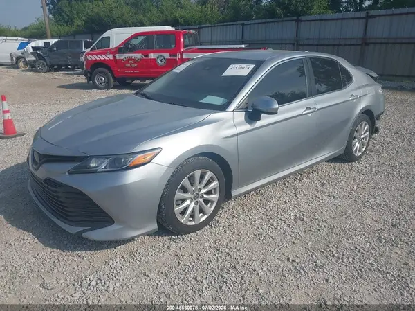 4T1B11HK7KU825591 2019 TOYOTA CAMRY - Image 2