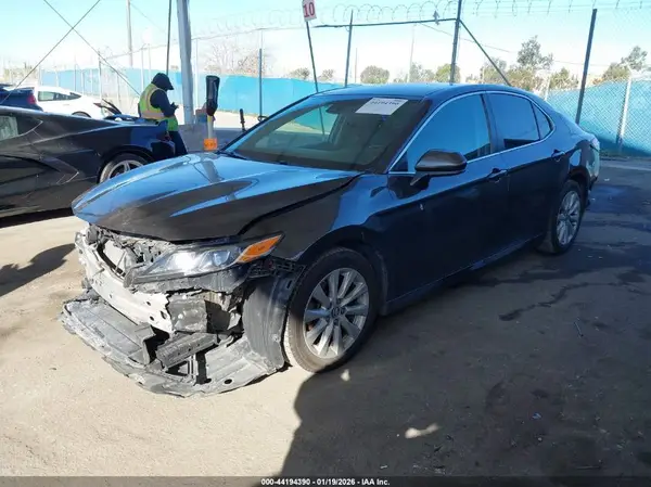4T1B11HK7KU832086 2019 TOYOTA CAMRY - Image 2