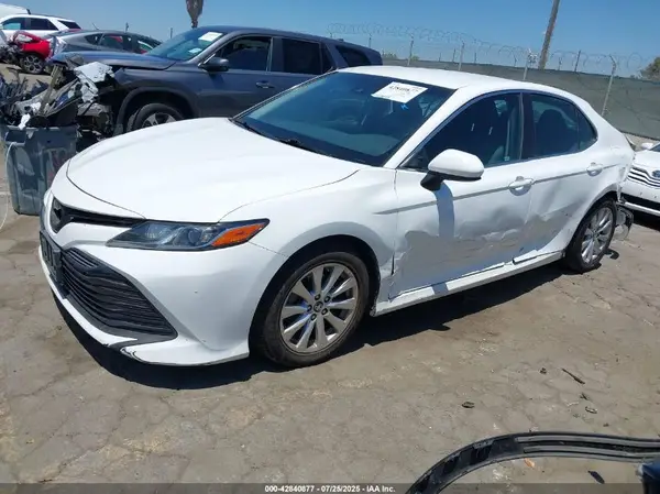 4T1B11HK8JU003431 2018 TOYOTA CAMRY - Image 2