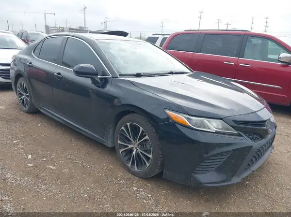 4T1B11HK8JU003591 2018 TOYOTA CAMRY - Image 1