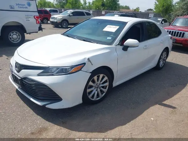 4T1B11HK8JU003817 2018 TOYOTA CAMRY - Image 2