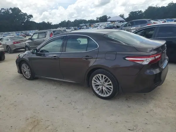 4T1B11HK8JU004014 2018 TOYOTA CAMRY - Image 2