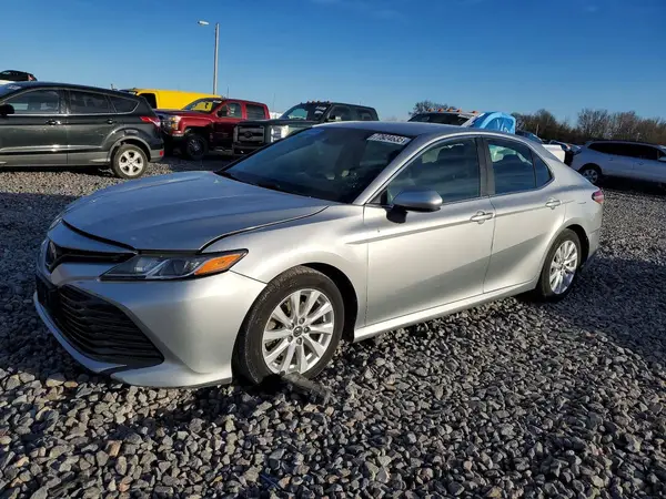 4T1B11HK8JU004725 2018 TOYOTA CAMRY - Image 1