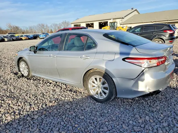 4T1B11HK8JU004725 2018 TOYOTA CAMRY - Image 2