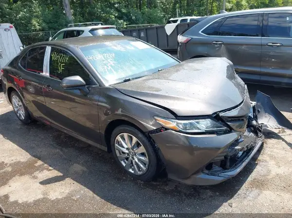 4T1B11HK8JU007334 2018 TOYOTA CAMRY - Image 1