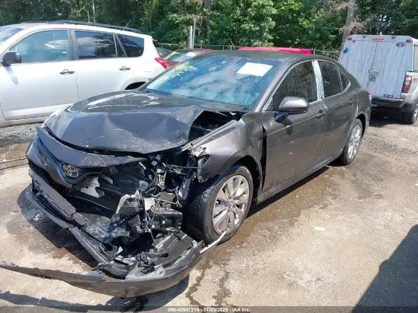 4T1B11HK8JU007334 2018 TOYOTA CAMRY - Image 2