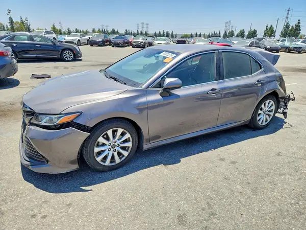 4T1B11HK8JU008080 2018 TOYOTA CAMRY - Image 1