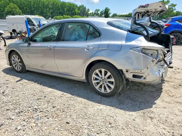 4T1B11HK8JU008970 2018 TOYOTA CAMRY - Image 2