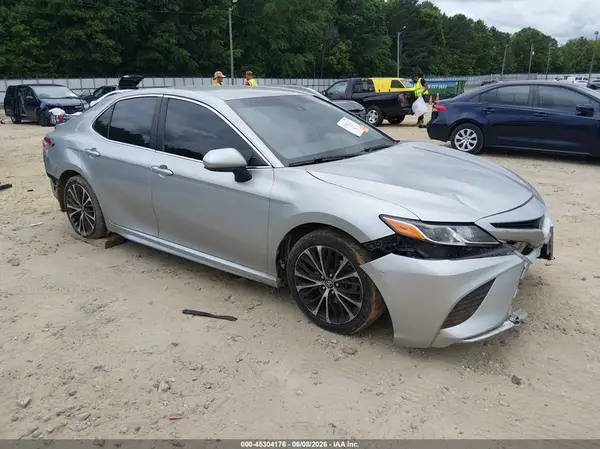 4T1B11HK8JU009813 2018 TOYOTA CAMRY - Image 1