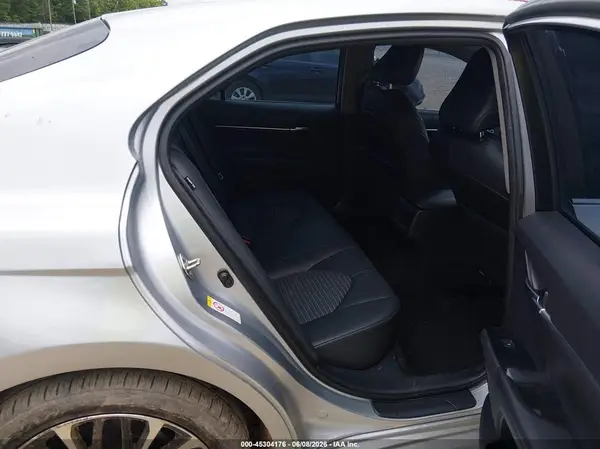 4T1B11HK8JU009813 2018 TOYOTA CAMRY - Image 8