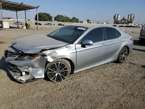 4T1B11HK8JU011366 2018 TOYOTA CAMRY - Image 1
