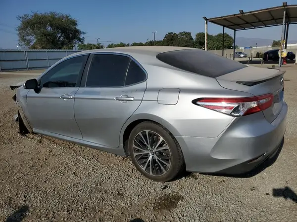 4T1B11HK8JU011366 2018 TOYOTA CAMRY - Image 2