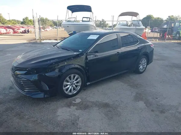 4T1B11HK8JU013165 2018 TOYOTA CAMRY - Image 2