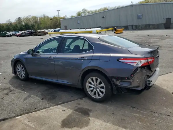 4T1B11HK8JU013358 2018 TOYOTA CAMRY - Image 2