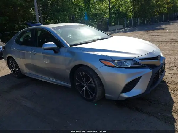 4T1B11HK8JU014347 2018 TOYOTA CAMRY - Image 1