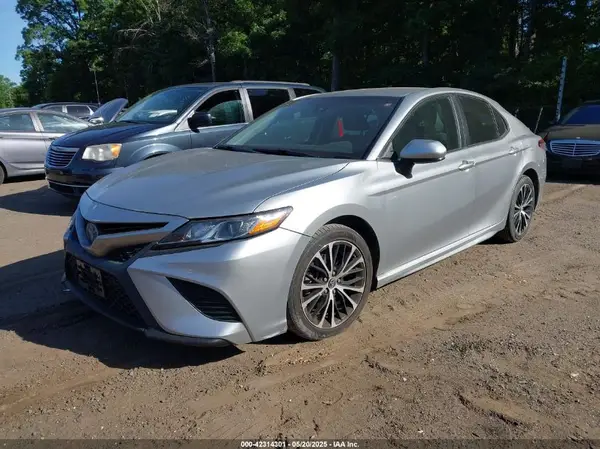 4T1B11HK8JU014347 2018 TOYOTA CAMRY - Image 2