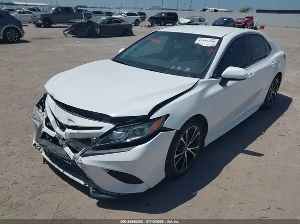4T1B11HK8JU014770 2018 TOYOTA CAMRY - Image 2