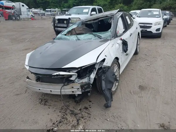 4T1B11HK8JU014851 2018 TOYOTA CAMRY - Image 2