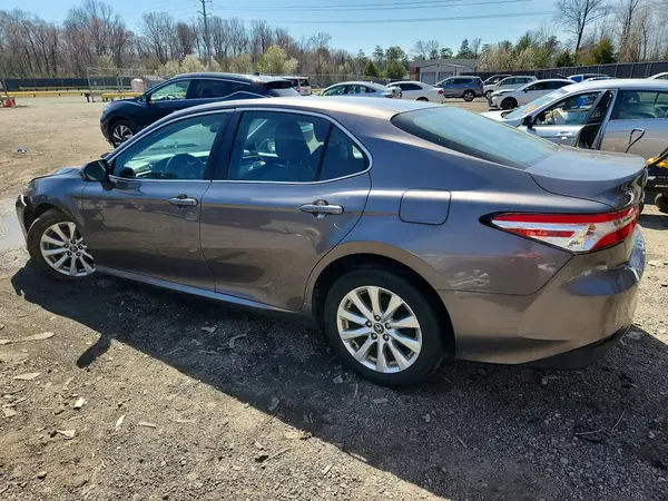 4T1B11HK8JU014946 2018 TOYOTA CAMRY - Image 2