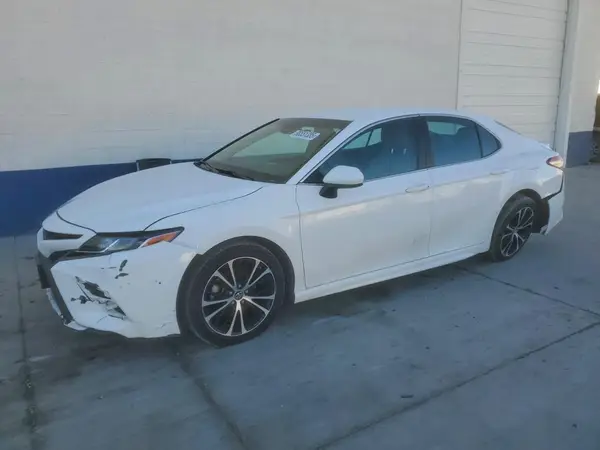 4T1B11HK8JU015126 2018 TOYOTA CAMRY - Image 1
