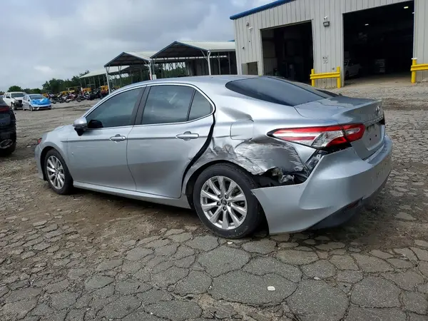 4T1B11HK8JU016809 2018 TOYOTA CAMRY - Image 2