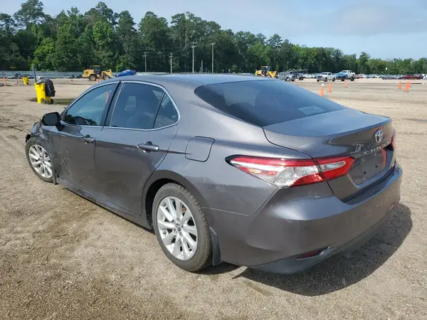 4T1B11HK8JU017118 2018 TOYOTA CAMRY - Image 2