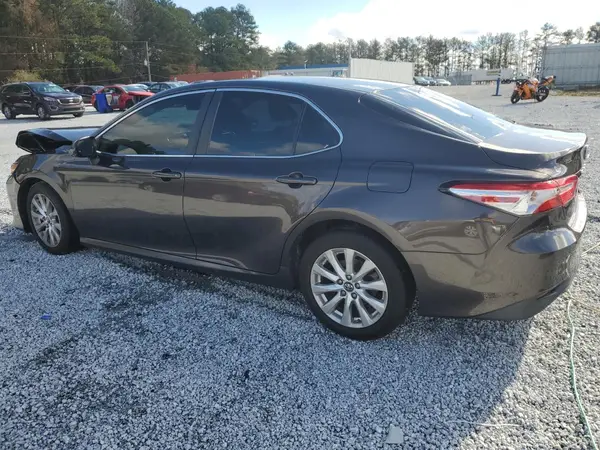 4T1B11HK8JU017314 2018 TOYOTA CAMRY - Image 2