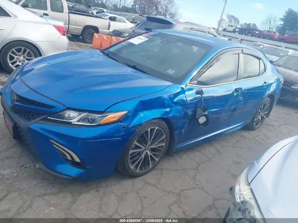 4T1B11HK8JU017328 2018 TOYOTA CAMRY - Image 2