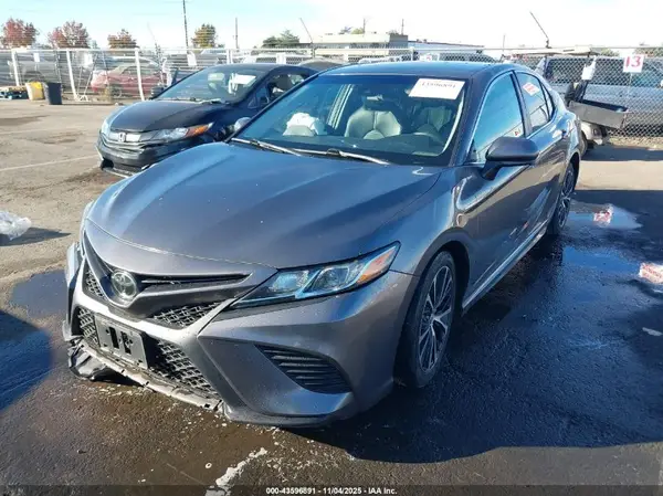 4T1B11HK8JU017491 2018 TOYOTA CAMRY - Image 2