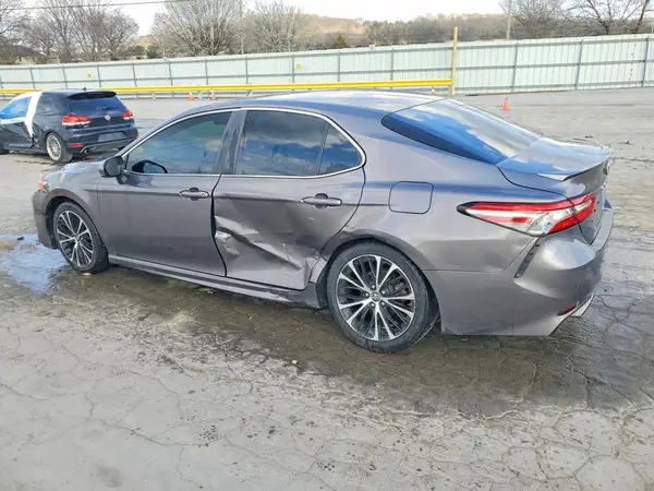 4T1B11HK8JU019225 2018 TOYOTA CAMRY - Image 2