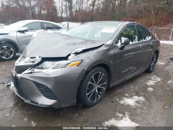 4T1B11HK8JU019564 2018 TOYOTA CAMRY - Image 2