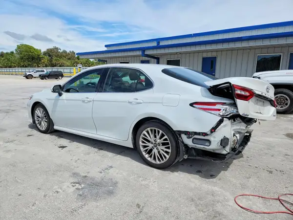4T1B11HK8JU019595 2018 TOYOTA CAMRY - Image 2