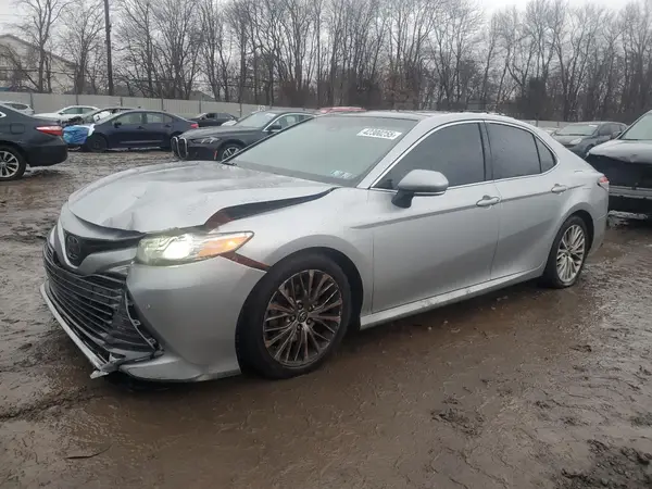 4T1B11HK8JU019807 2018 TOYOTA CAMRY - Image 1
