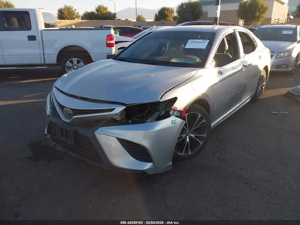 4T1B11HK8JU020357 2018 TOYOTA CAMRY - Image 2