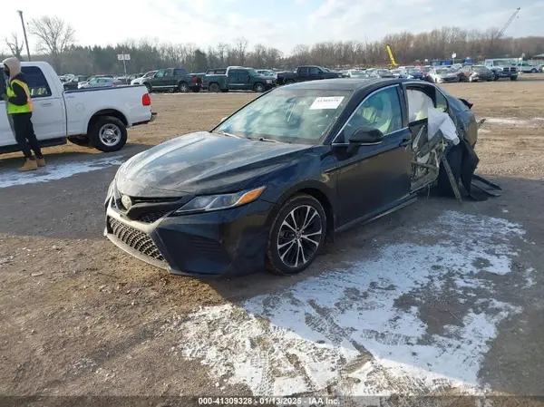 4T1B11HK8JU020584 2018 TOYOTA CAMRY - Image 2