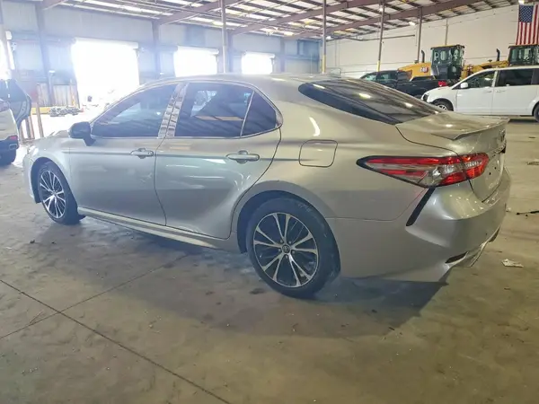 4T1B11HK8JU020603 2018 TOYOTA CAMRY - Image 2