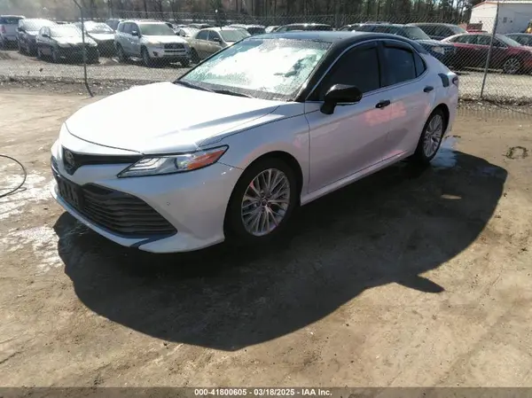 4T1B11HK8JU020827 2018 TOYOTA CAMRY - Image 2