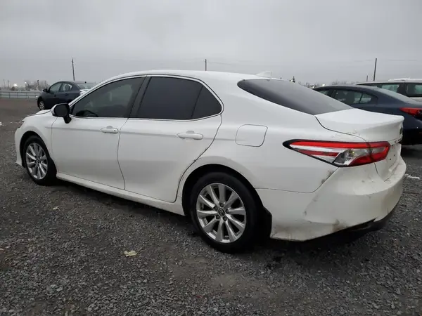 4T1B11HK8JU021136 2018 TOYOTA CAMRY - Image 2