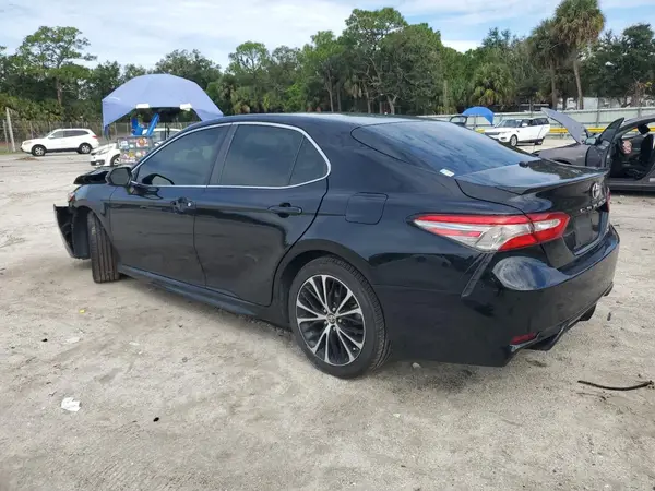 4T1B11HK8JU021556 2018 TOYOTA CAMRY - Image 2