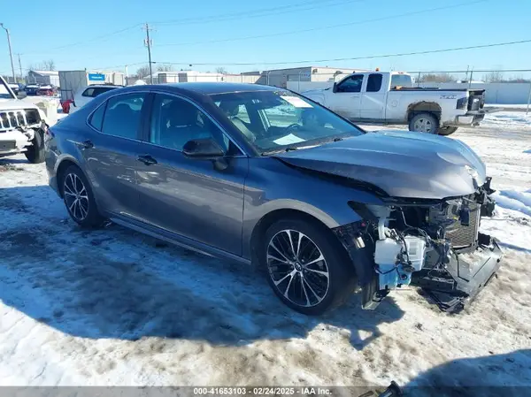 4T1B11HK8JU023307 2018 TOYOTA CAMRY - Image 1