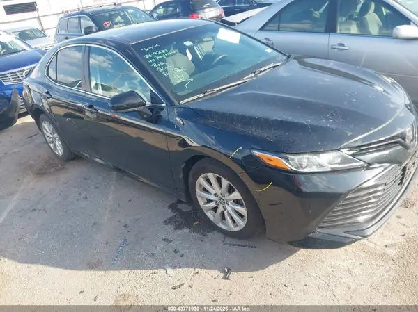 4T1B11HK8JU023663 2018 TOYOTA CAMRY - Image 1