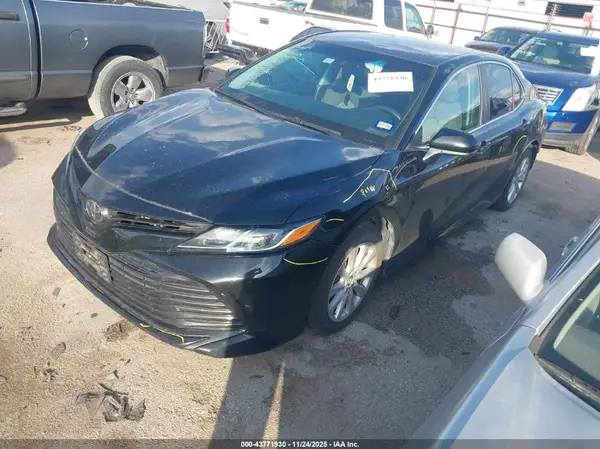 4T1B11HK8JU023663 2018 TOYOTA CAMRY - Image 2
