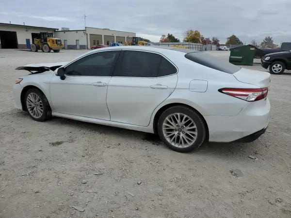 4T1B11HK8JU024487 2018 TOYOTA CAMRY - Image 2