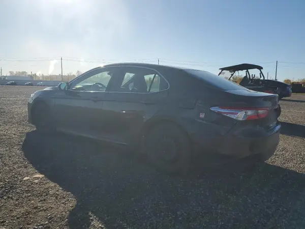 4T1B11HK8JU024912 2018 TOYOTA CAMRY - Image 2
